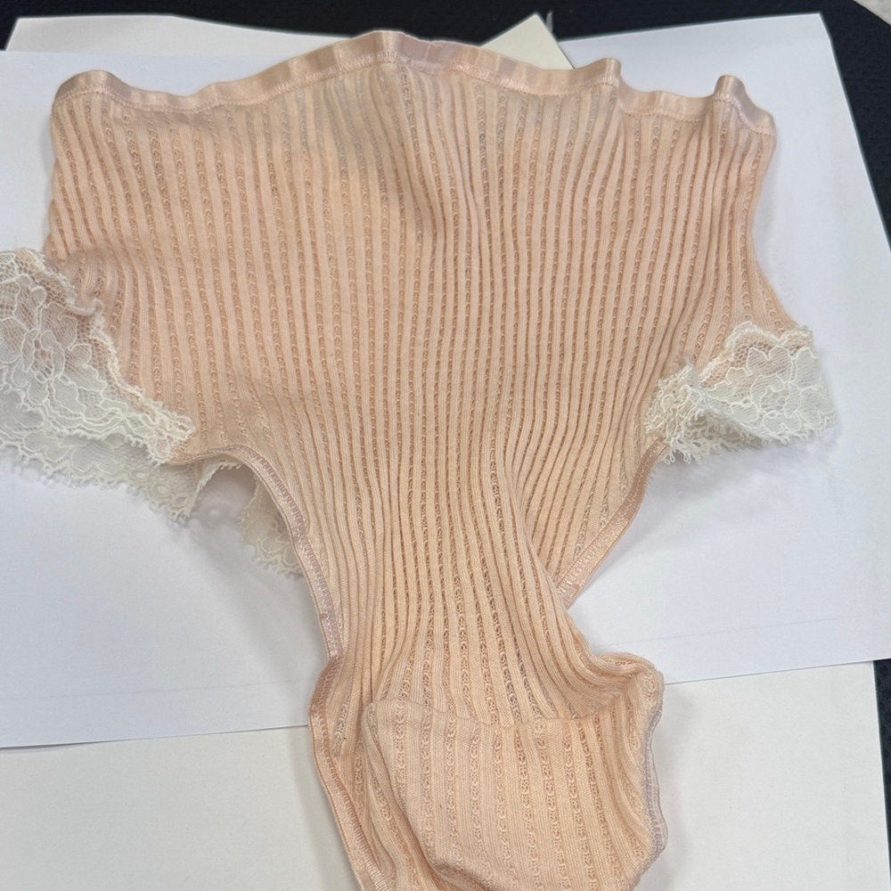 Zimmerli Blush Ribbed High-Waist Briefs with White Lace Trim - Picture 4 of 4